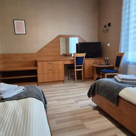 Quartet-quality Restauracja I فندق Pniewy (Greater Poland)